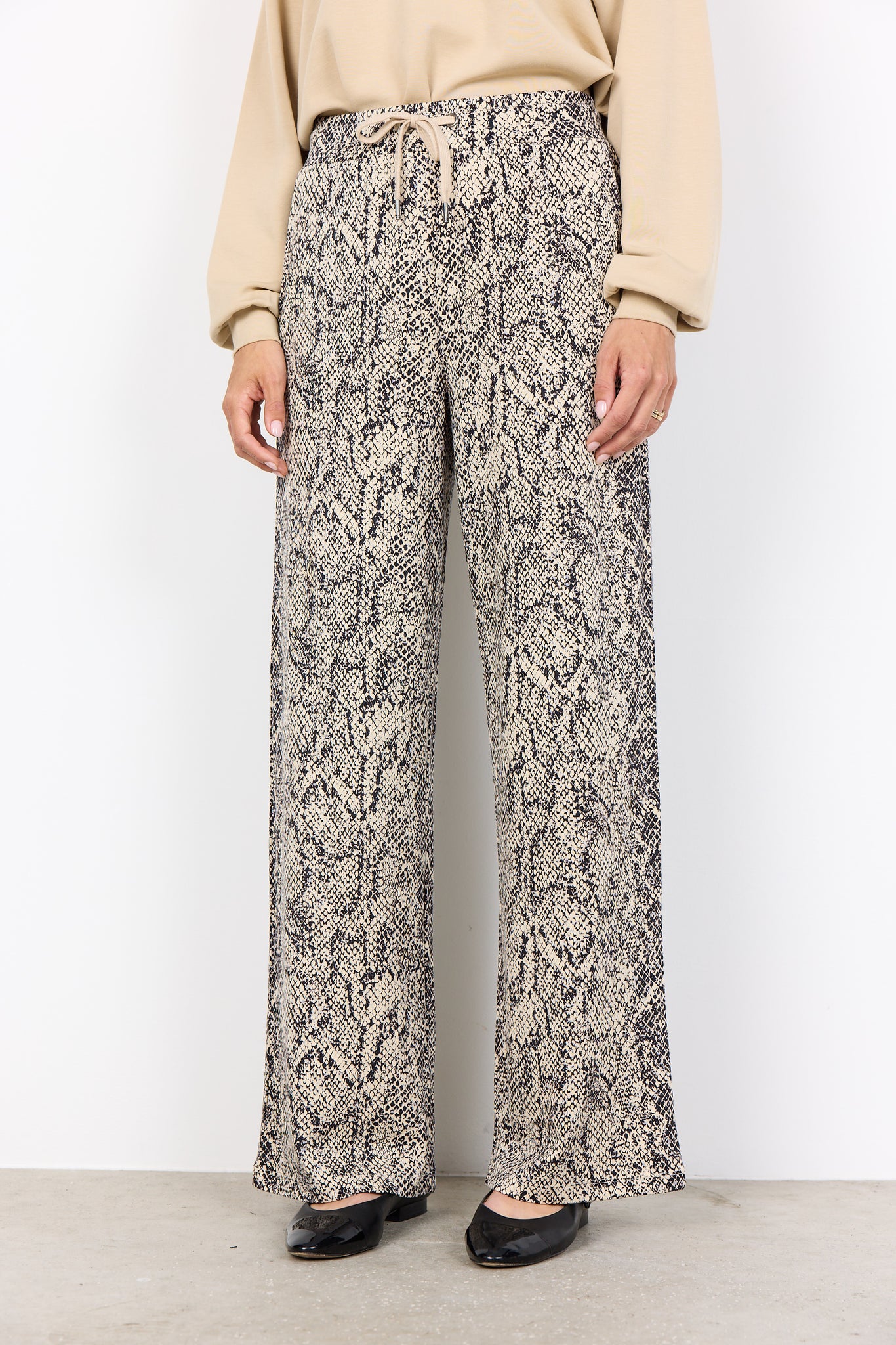 SOYACONCEPT Snake Print Joggers in Beige