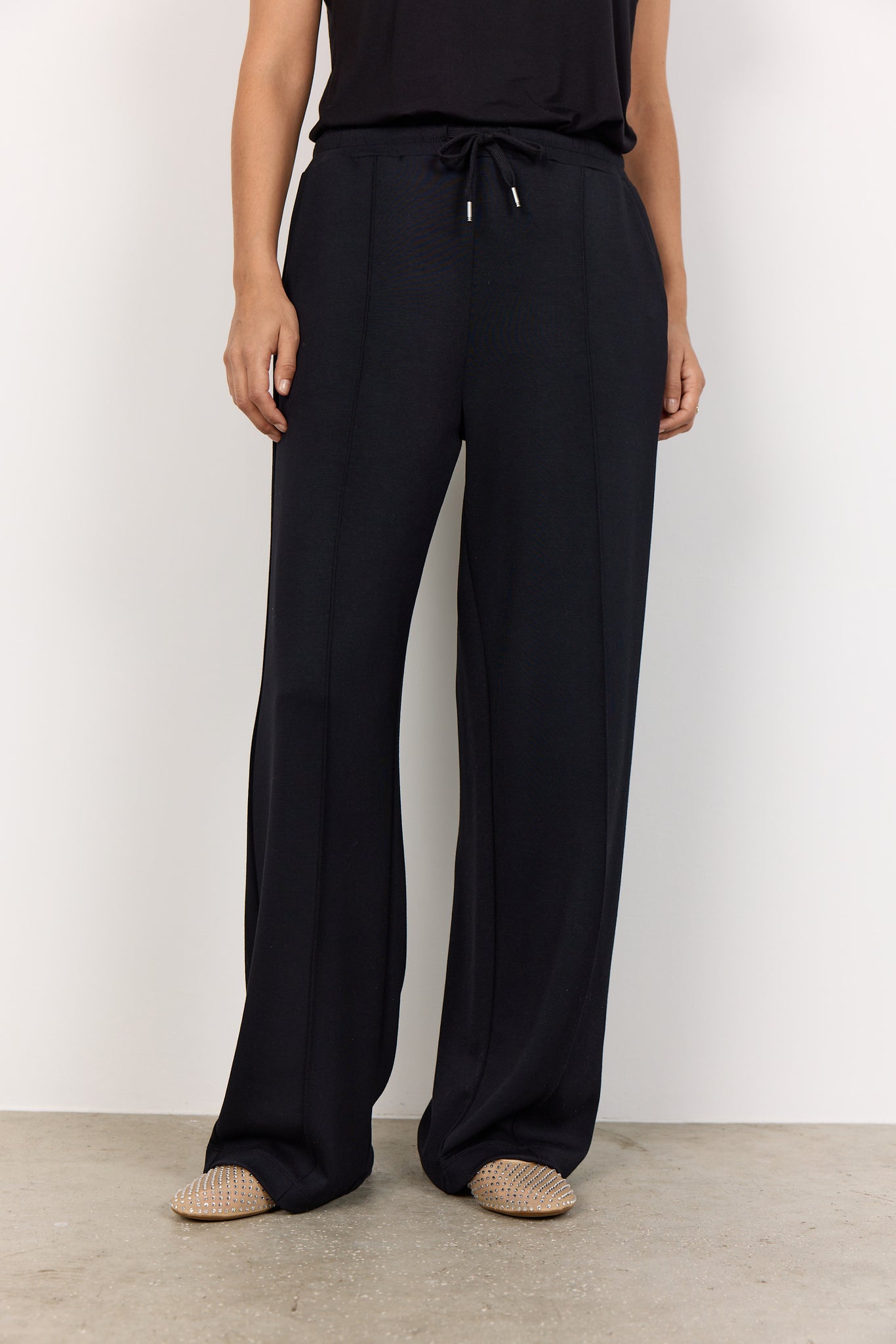 SOYACONCEPT Wide Leg Joggers With Seam in Black