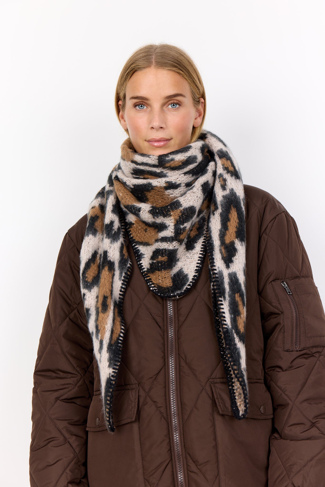 SOYACONCEPT Knitted Leopard Print Scarf in Beige