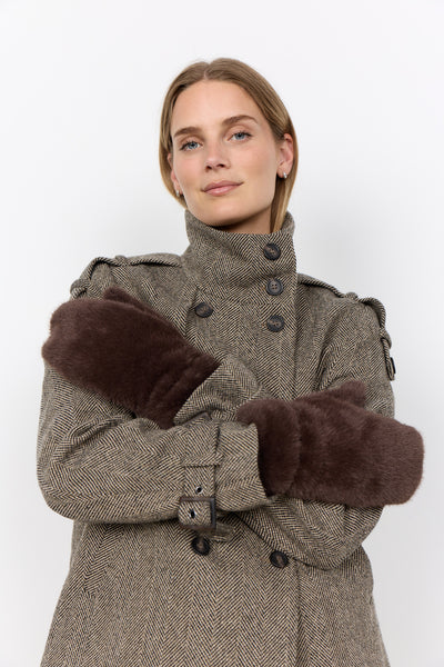 SOYACONCEPT Faux Fur Mittens in Chocolate
