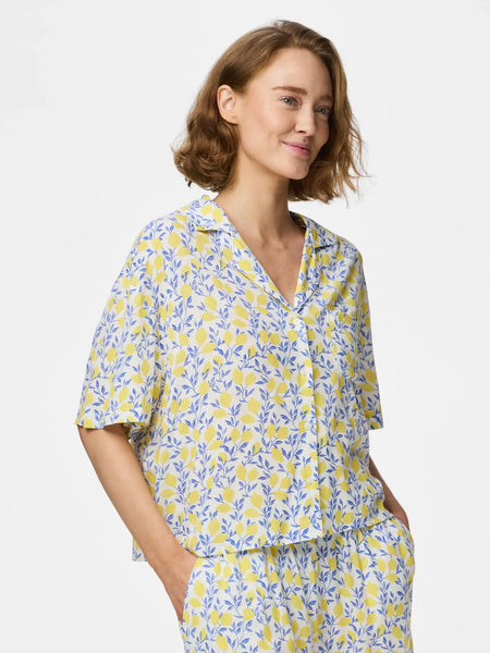 PIECES Short Sleeve Lemon Print Shirt in White
