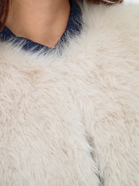 JDY Short Faux Fur Gilet in Cream