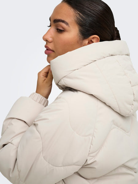 JDY Short Puffer Jacket with Hood in Cream