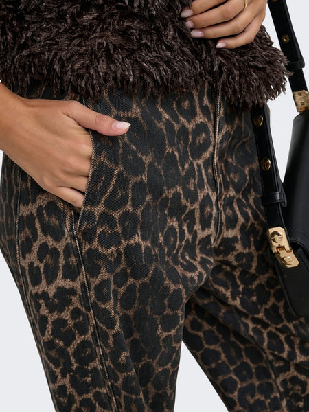 JDY Leopard Print Barrel Jeans in Brown