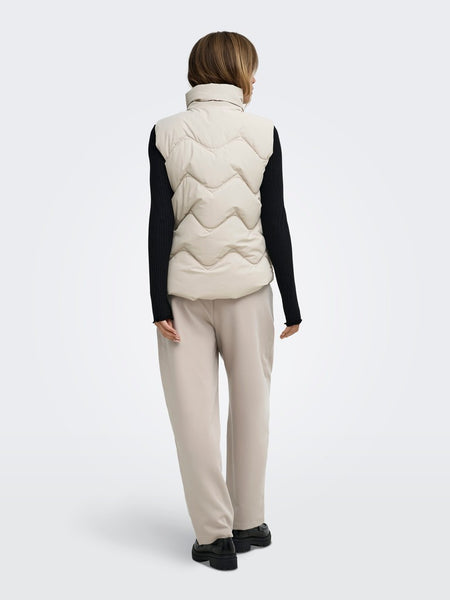 JDY Short Padded Gilet in Cream