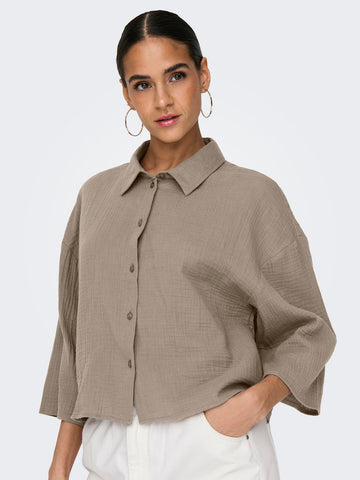 JDY Cropped 3/4 Sleeve Cheesecloth Shirt in Mink