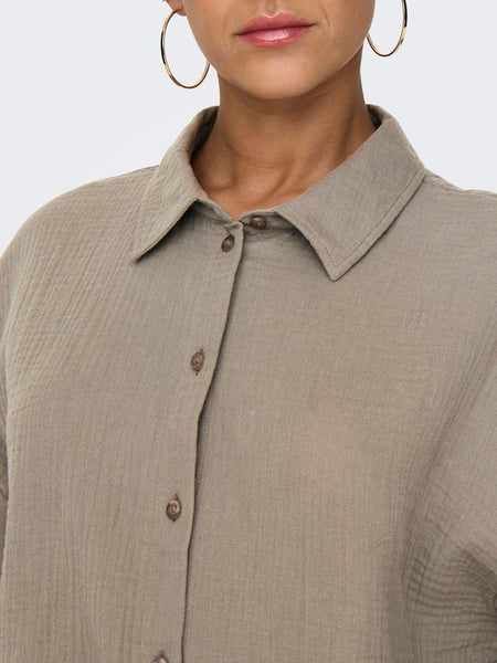 JDY Cropped 3/4 Sleeve Cheesecloth Shirt in Mink