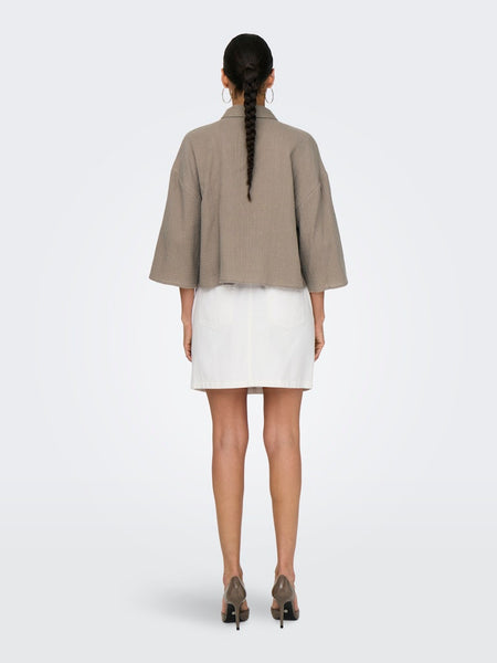 JDY Cropped 3/4 Sleeve Cheesecloth Shirt in Mink