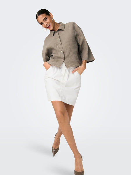 JDY Cropped 3/4 Sleeve Cheesecloth Shirt in Mink