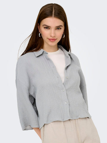 JDY Cropped 3/4 Sleeve Cheesecloth Shirt in Light Grey