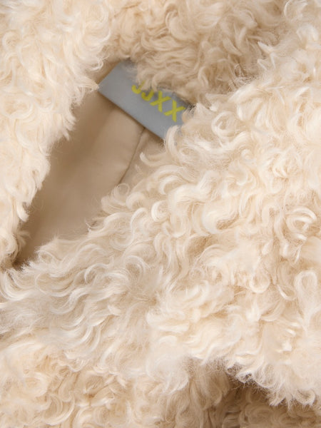 JJXX Short Fur Jacket in Cream