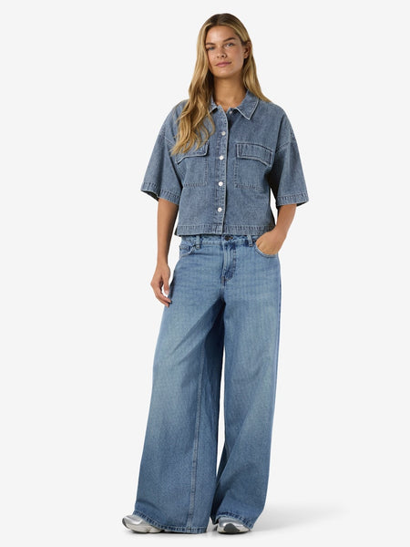 NOISY MAY Cropped Short Sleeve Denim Shirt in Medium Blue