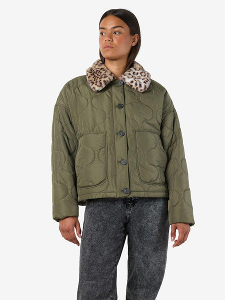 NOISY MAY Quilted Jacket With Leopard Detail in Green