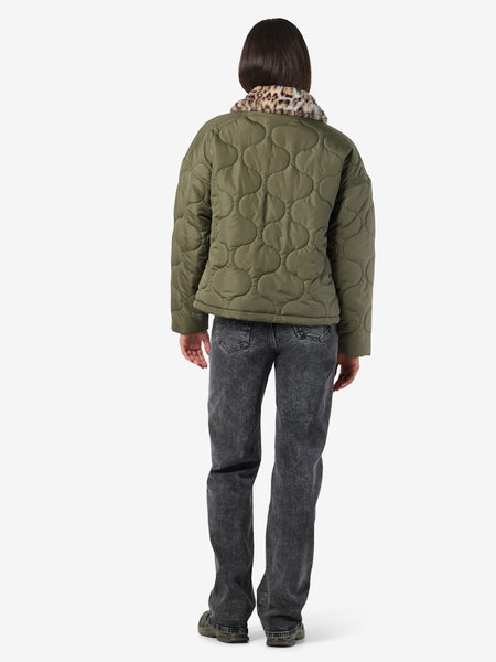 NOISY MAY Quilted Jacket With Leopard Detail in Green