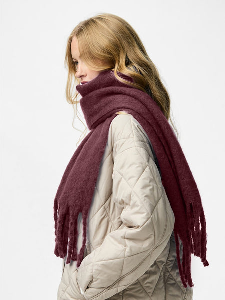 PIECES Chunky Knit Scarf in Burgundy