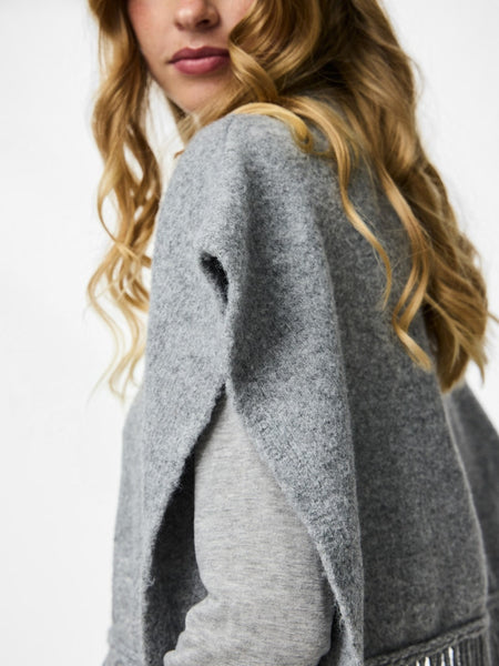 PIECES Knitted Tassel Poncho in Light Grey