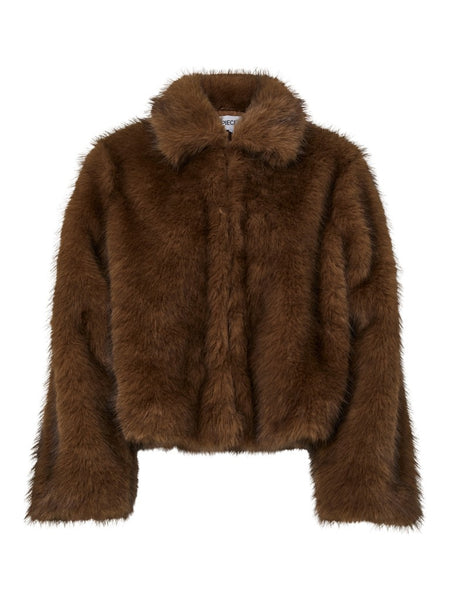 PIECES Short Faux Fur Jacket in Brown