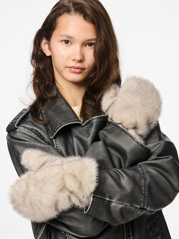 PIECES Faux Fur Mittens in Beige