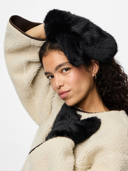 PIECES Faux Fur Mittens in Black
