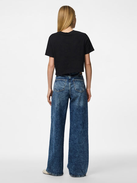 PIECES Cropped T-Shirt in Black