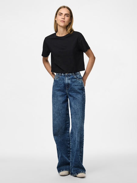 PIECES Cropped T-Shirt in Black