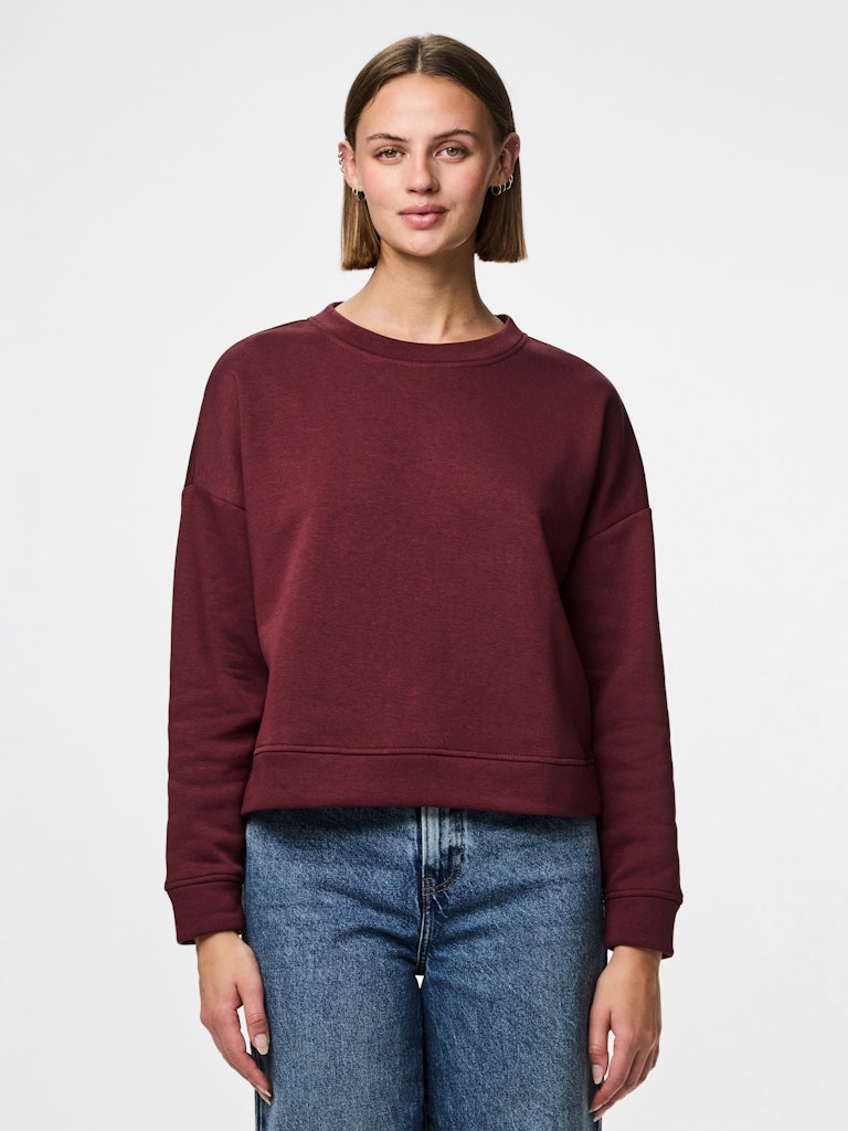 PIECES Round Neck Sweatshirt in Burgundy