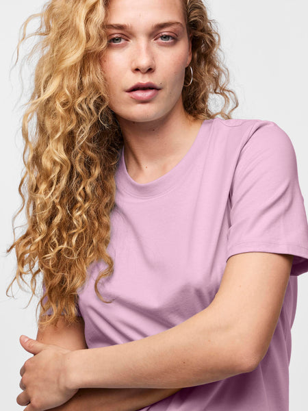 Pieces Solid Coloured T-Shirt in Pink
