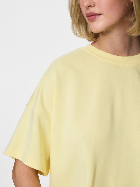 PIECES Short Sleeve Sweatshirt in Yellow