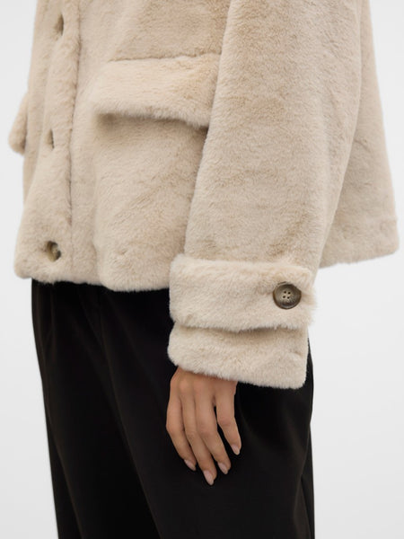 VERO MODA Short Faux Fur Jacket in Cream