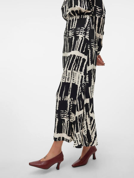 Vero Moda Patterned Ankle Skirt in Black