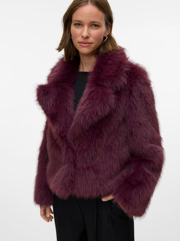 VERO MODA Short Faux Fur V-Neck Jacket in Burgundy