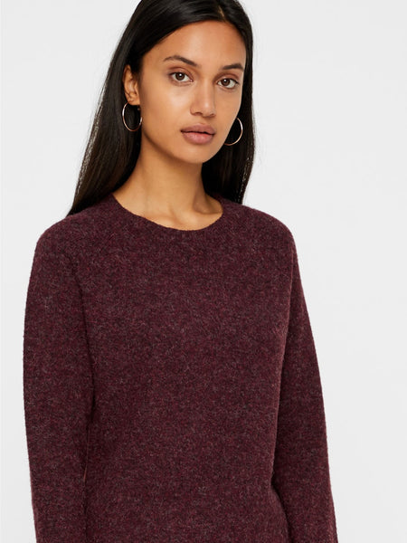 VERO MODA Knitted O-Neck Jumper in Burgundy