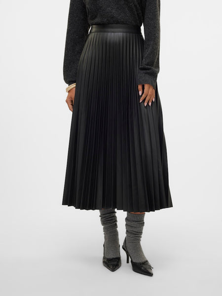VERO MODA Coated Plisse Skirt in Black