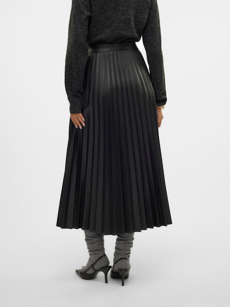 VERO MODA Coated Plisse Skirt in Black