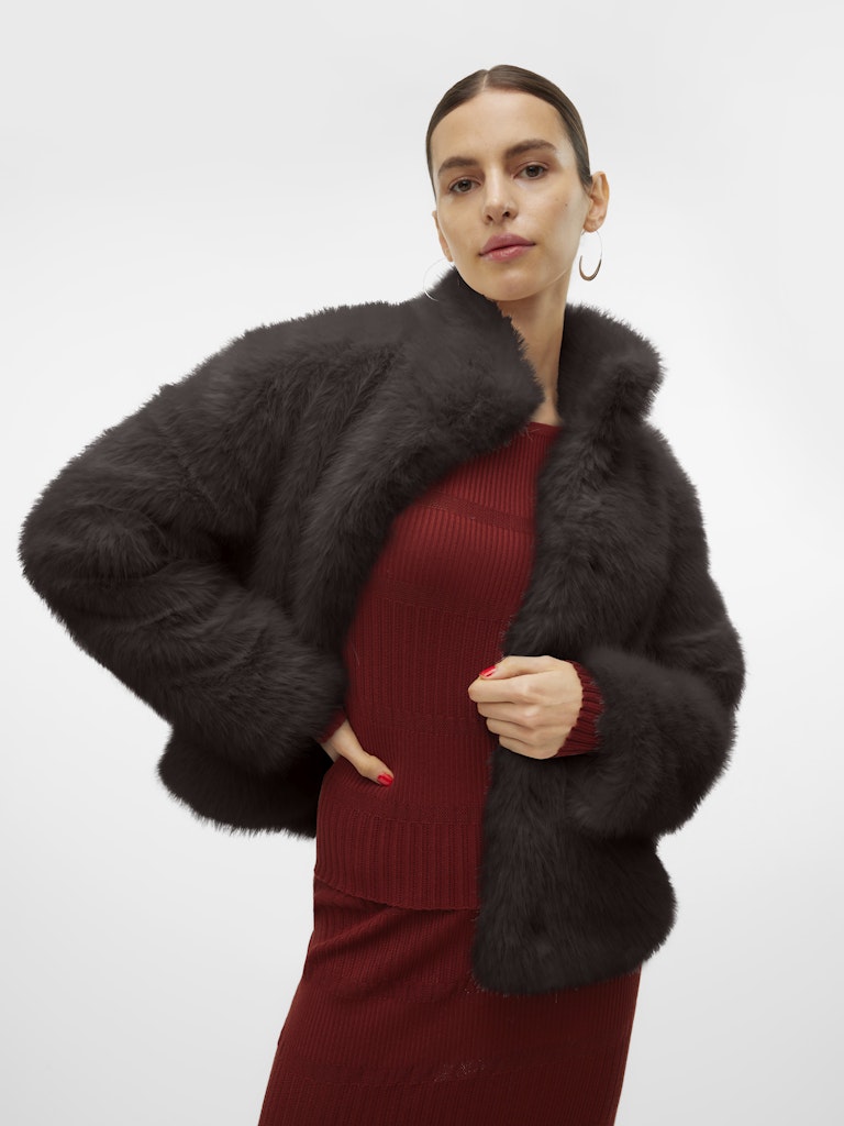 VERO MODA Short Faux Fur Jacket in Brown