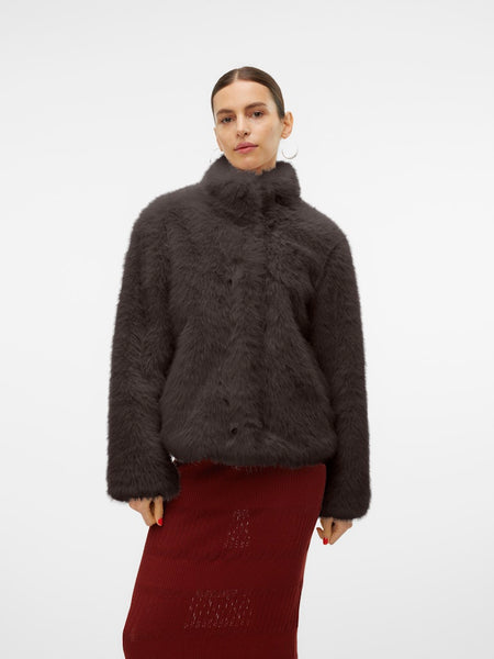 VERO MODA Short Faux Fur Jacket in Brown