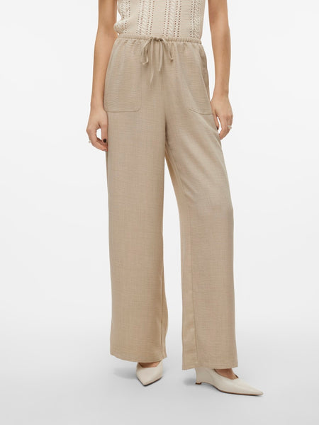 VERO MODA High Waist Loose Fit Trousers in Beige
