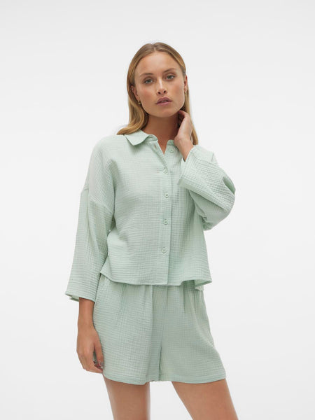 Vero Moda 3/4 Sleeve Cropped Cotton Shirt in Green