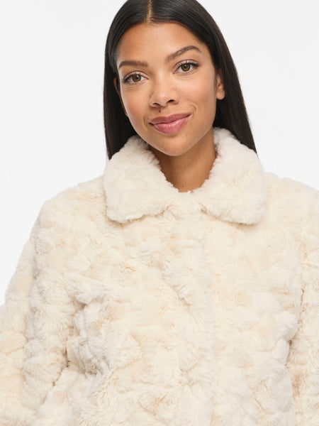 VILA Short Faux Fur Jacket in Cream