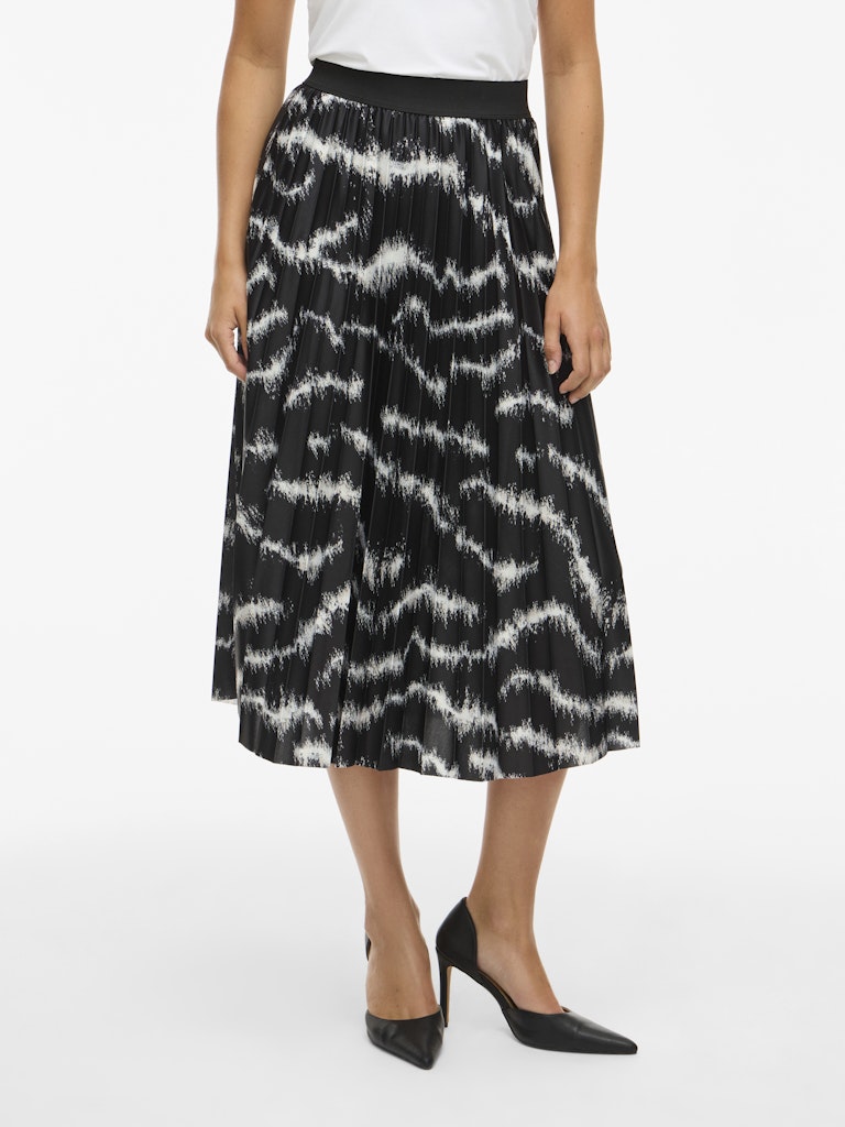VILA Patterned Pleated Midi Skirt in Black