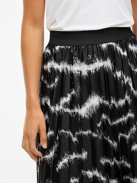 VILA Patterned Pleated Midi Skirt in Black
