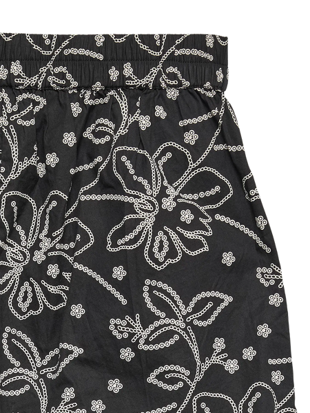 VERO MODA Embroidered Floral Shorts in Black