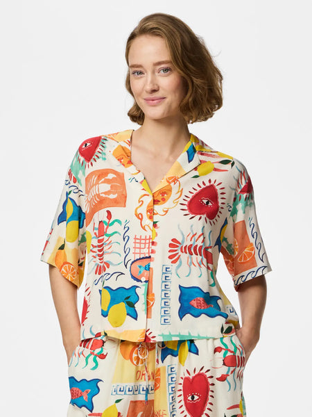 PIECES Printed Short Sleeve Shirt in Cream