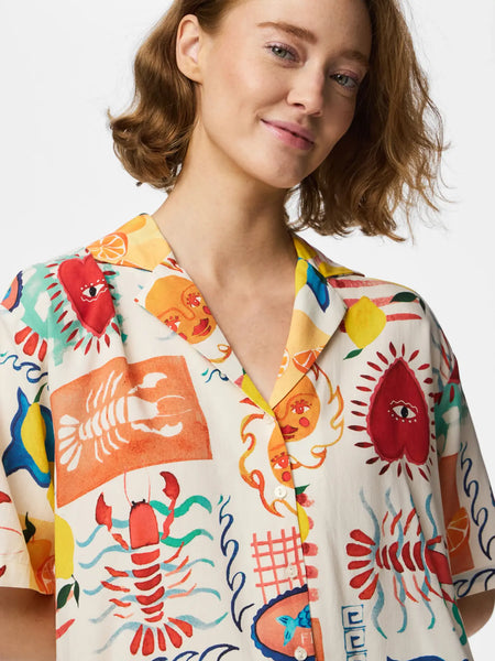 PIECES Printed Short Sleeve Shirt in Cream