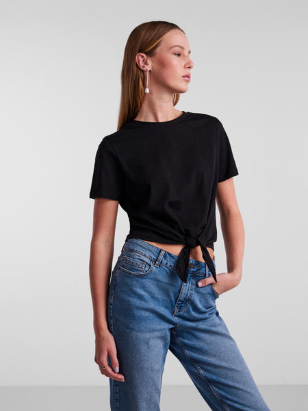 Pieces Cropped Knot T-Shirt in Black